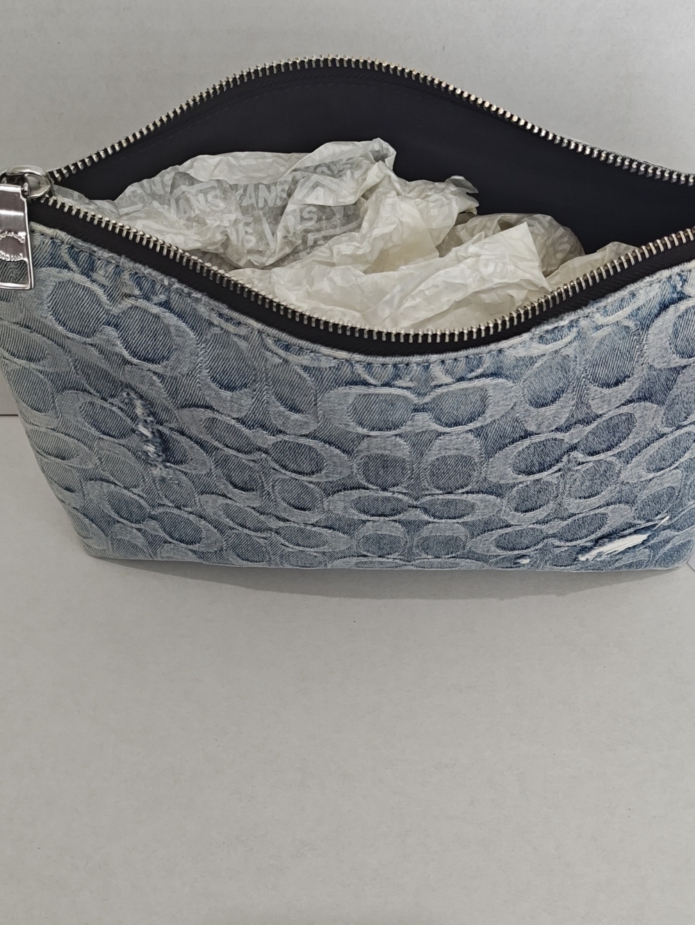 Coach Pouch In Loved Signature - Picture 4 of 8